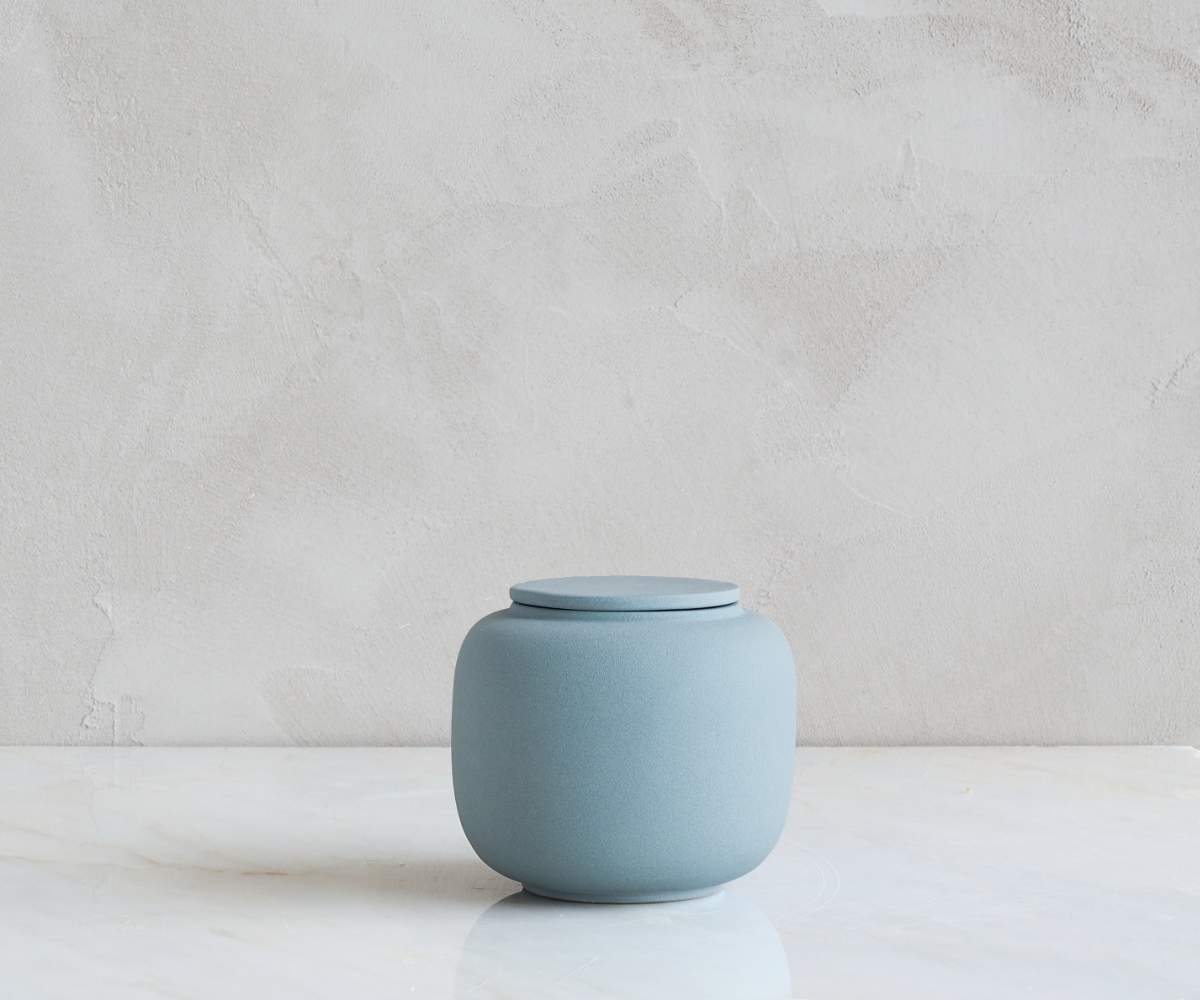Seres kleine urne — grijsblauw engobe 700 ml
