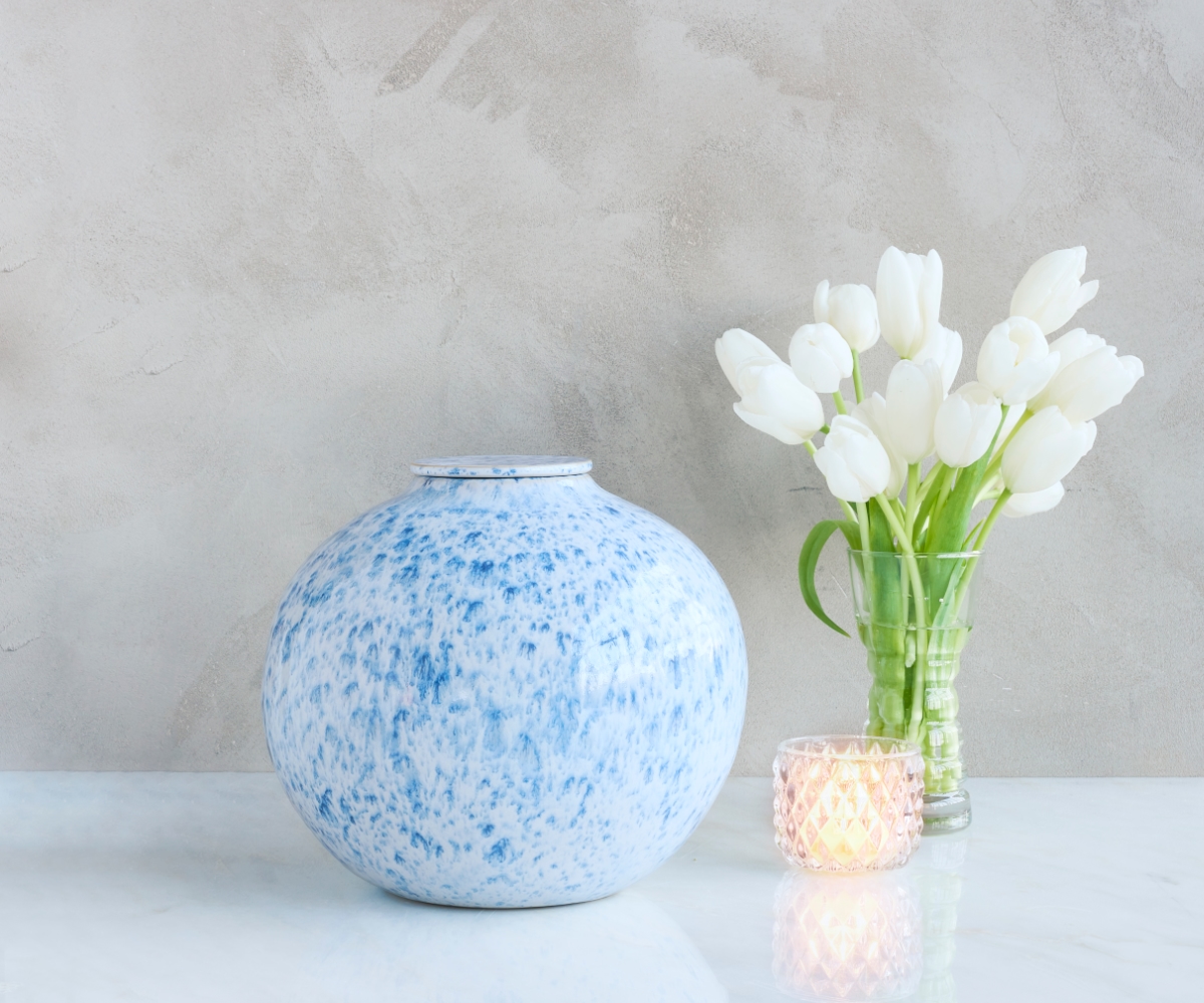 Veda urne — wit & blauw gespikkeld keramiek 3,6 liter